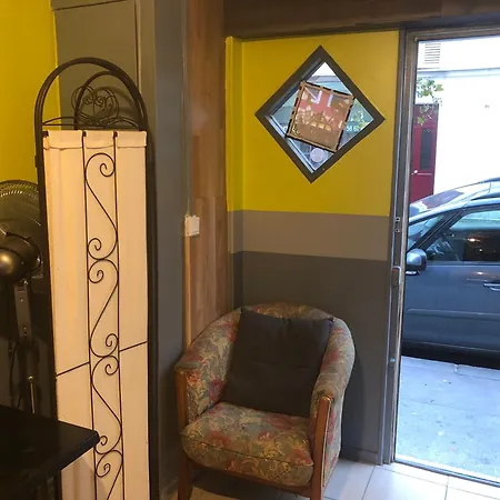 Apartmán Complet De 40 M2 Pour 2-3-4 Personnes-rez De Chaussee Sur Rue Et Patio Prive - Sejour,cuisine,sdb,chambre Lit Double - 2 Canapes Lits Depliants-entree Cote Rue Berzelius-4 M A Pied Du Metro Brochant Lig13- Bus 31,54,74 Ers Sites Touristiq Paříž