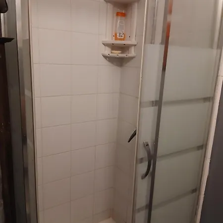 40 M2 Pour 1,2,3 Personnes-rez De Chaussee Sur Rue Et Patio-sejour,cuisine,sdb,chambre Avec Lit Double-2 Canapes Lit Japonais Et Matelas Gonflable-entree Cote Rue Berzelius-4 M Du Metro Brochant Lig13- Bus 31,54,74 Ers Sites Touristiques Apartment *