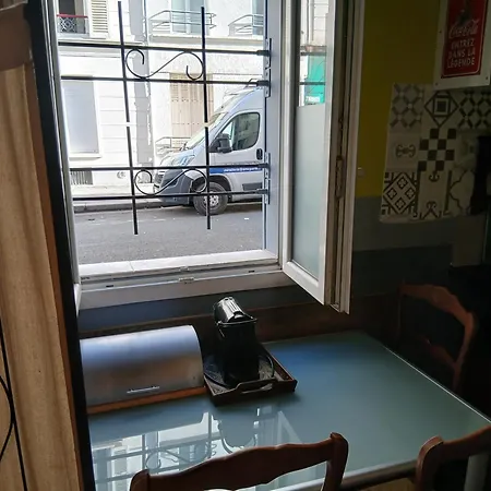 40 M2 Pour 2,3,4,5 Personnes-rez De Chaussee Sur Rue Et Patio-sejour,cuisine,sdb,chambre Avec Lit Double-2 Canapes Lit Japonais Et Matelas Gonflable-entree Cote Rue Berzelius-4 M Du Metro Brochant Lig13- Bus 31,54,74 Ers Sites Touristiques Apartmán Paříž