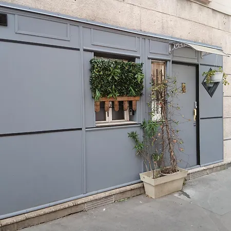 Apartment 40 M2 Pour 1,2,3 Personnes-rez De Chaussee Sur Rue Et Patio-sejour,cuisine,sdb,chambre Avec Lit Double-2 Canapes Lit Japonais Et Matelas Gonflable-entree Cote Rue Berzelius-4 M Du Metro Brochant Lig13- Bus 31,54,74 Ers Sites Touristiques