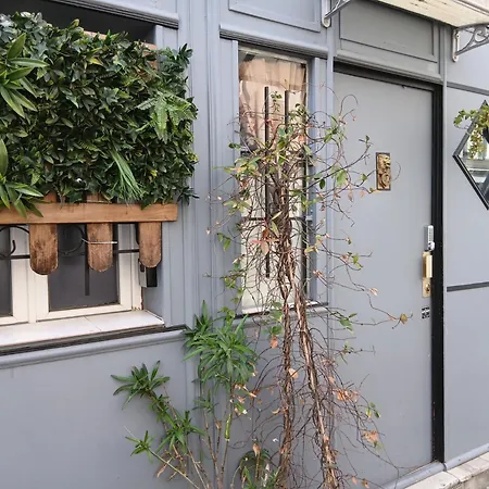 40 M2 Pour 1,2,3 Personnes-rez De Chaussee Sur Rue Et Patio-sejour,cuisine,sdb,chambre Avec Lit Double-2 Canapes Lit Japonais Et Matelas Gonflable-entree Cote Rue Berzelius-4 M Du Metro Brochant Lig13- Bus 31,54,74 Ers Sites Touristiques